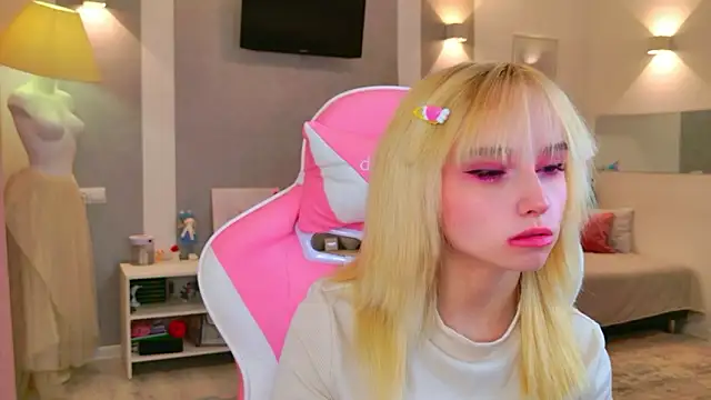 b4by LoL1 online show from February 22, 2026, 2:37 pm