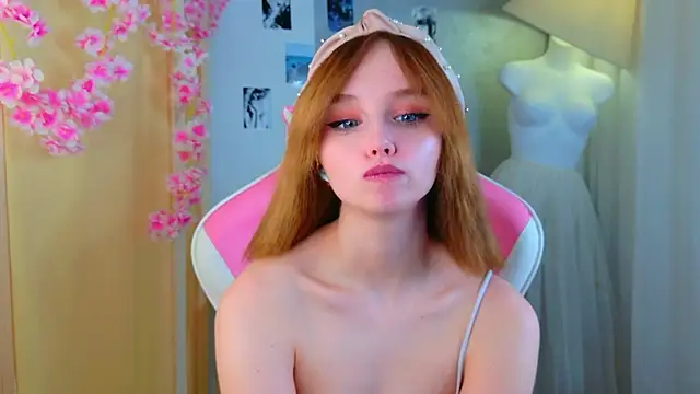 Snapshot of b4by_LoL1 chatting on April 22, 2026, 1:23 pm b4by LoL1 online show from April 22, 2026, 1:23 pm