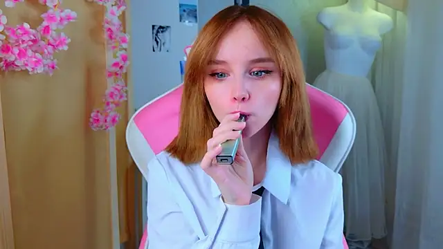 Snapshot of b4by_LoL1 chatting on April 23, 2026, 1:24 pm b4by LoL1 online show from April 23, 2026, 1:24 pm