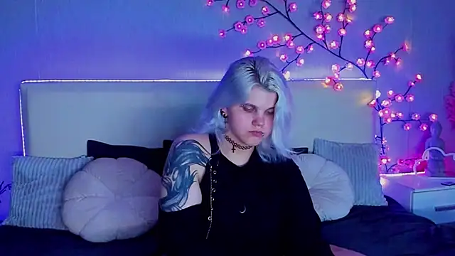 JoannLowe online show from September 9, 2025, 7:57 pm