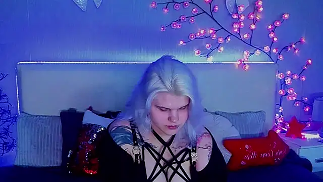 JoannLowe online show from December 14, 2025, 8:13 pm