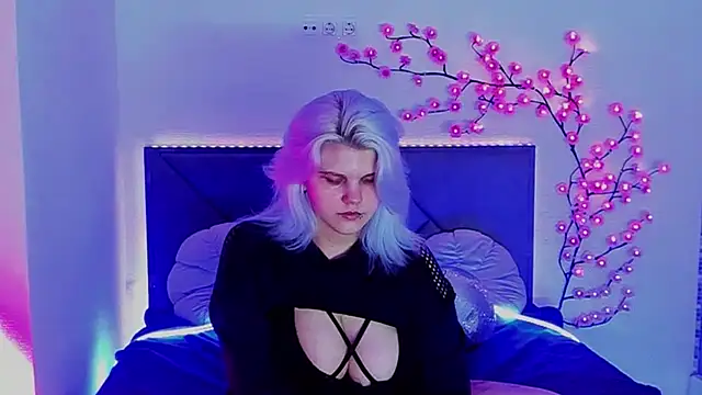 JoannLowe online show from May 11, 2026, 7:22 pm