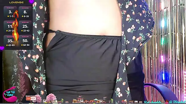 Snapshot of Hot_chocolate__ chatting on December 15, 2024, 9:20 pm Hot chocolate   online show from December 15, 2024, 9:20 pm