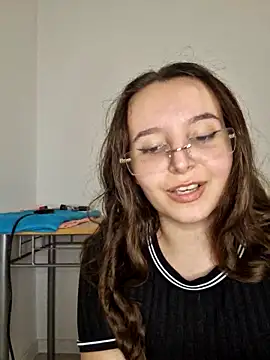 LineaDemie online show from September 21, 2025, 5:14 pm