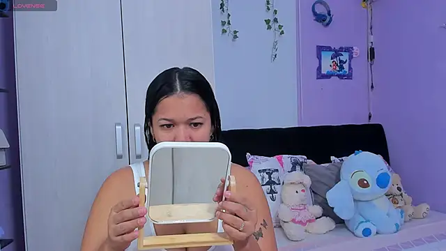 Snapshot of sara_mendez2 chatting on September 19, 2025, 12:02 am sara mendez2 online show from September 19, 2025, 12:02 am