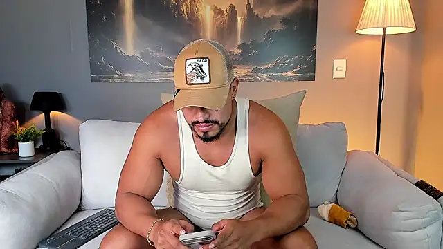 Snapshot of ApoloMakris chatting on June 4, 2026, 6:36 pm ApoloMakris online show from June 4, 2026, 6:36 pm