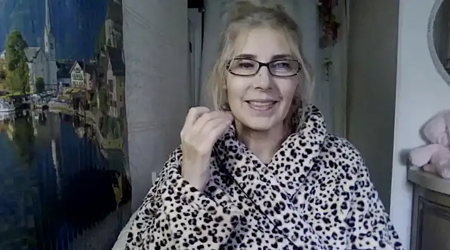 Snapshot of sweet_raspberry chatting on February 18, 2025, 2:27 pm sweet raspberry online show from February 18, 2025, 2:27 pm