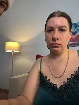 Snapshot of Evelinia chatting on February 18, 2025, 5:42 pm Evelinia online show from February 18, 2025, 5:42 pm