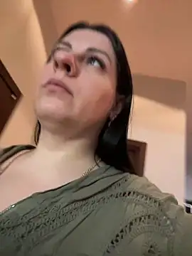 Snapshot of Evelinia chatting on February 27, 2025, 2:00 pm Evelinia online show from February 27, 2025, 2:00 pm