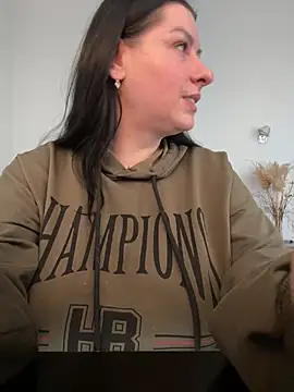 Evelinia online show from March 20, 2025, 2:10 pm