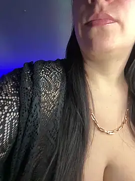 Snapshot of Evelinia chatting on October 9, 2025, 2:15 pm Evelinia online show from October 9, 2025, 2:15 pm