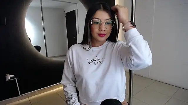 Snapshot of Emma_Lombardi chatting on February 9, 2025, 12:19 pm Emma Lombardi online show from February 9, 2025, 12:19 pm