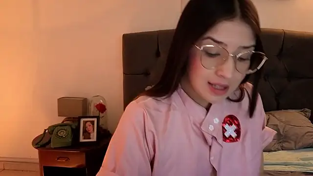 Snapshot of Emma_Lombardi chatting on October 15, 2025, 1:44 pm Emma Lombardi online show from October 15, 2025, 1:44 pm