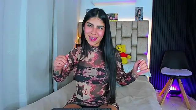 Snapshot of little_sophie18 chatting on October 5, 2025, 8:51 pm little sophie18 online show from October 5, 2025, 8:51 pm