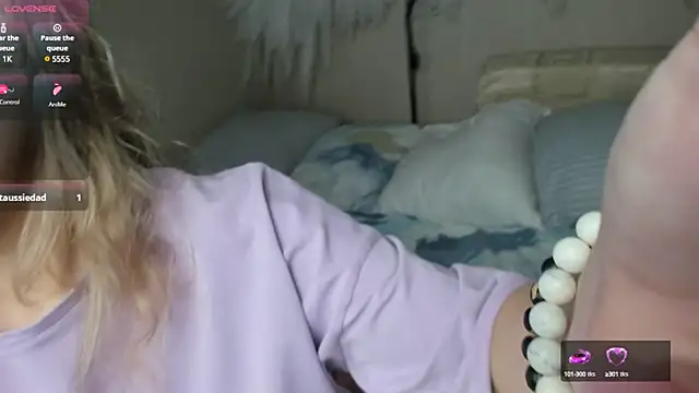 foxy blond online show from February 7, 2025, 6:24 am