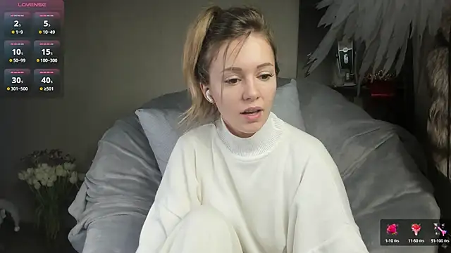 foxy blond online show from March 14, 2025, 9:35 am