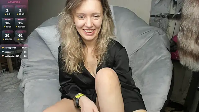 foxy blond online show from March 22, 2025, 9:34 am