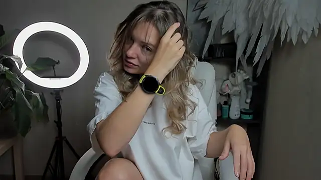 foxy blond online show from September 15, 2025, 12:10 am