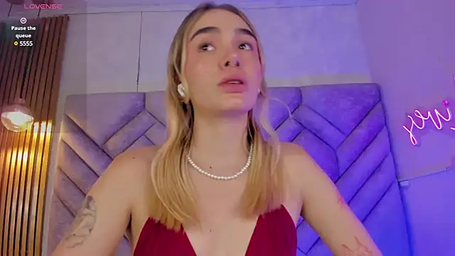 Lucy Vega online show from December 10, 2024, 5:55 pm