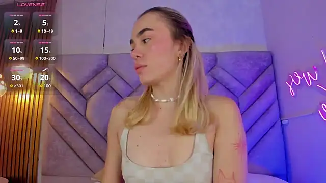 Lucy Vega online show from December 21, 2024, 11:33 am