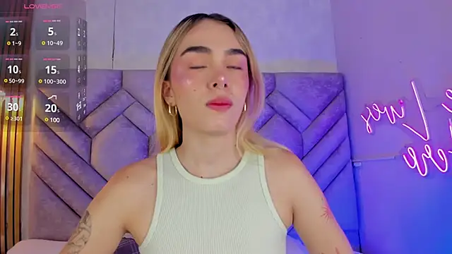 Lucy Vega online show from December 24, 2024, 11:17 am