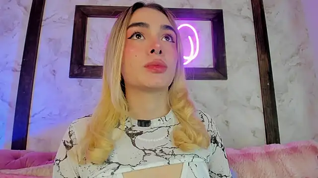 Lucy Vega online show from January 4, 2025, 4:23 am