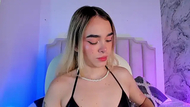 Lucy Vega online show from January 21, 2025, 4:10 am