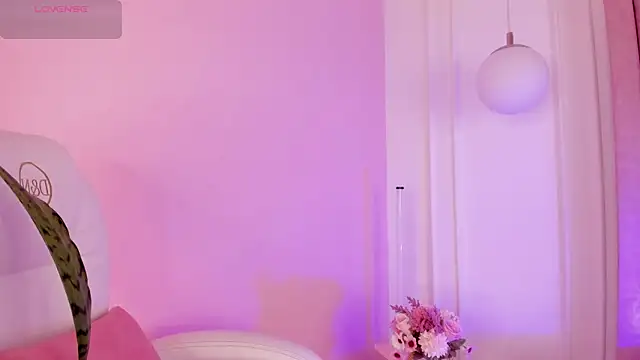 Lucy Vega online show from October 30, 2025, 4:14 am