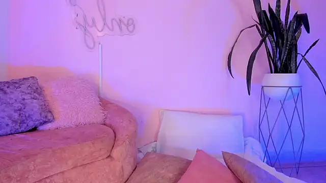 Lucy Vega online show from January 6, 2026, 3:43 am