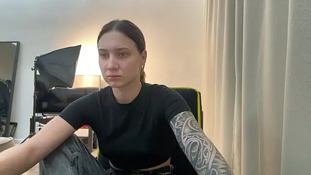 AnneBall online show from December 13, 2024, 4:49 pm