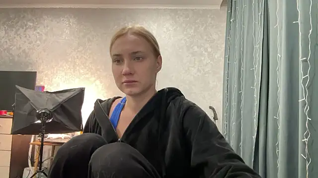 AnneBall online show from December 29, 2024, 3:57 pm