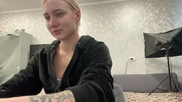 AnneBall online show from January 18, 2025, 11:00 am