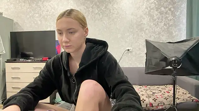 AnneBall online show from February 3, 2025, 6:56 am