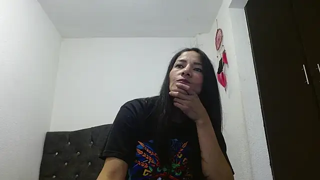 Snapshot of canela-hot34 chatting on October 23, 2025, 5:23 pm canela-hot34 online show from October 23, 2025, 5:23 pm