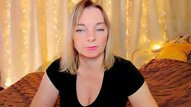 Regina  blue online show from October 28, 2025, 3:58 pm