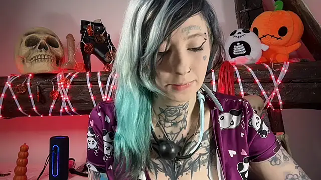 coyemoo online show from November 3, 2025, 11:00 am