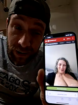 Snapshot of SmokingSloth chatting on February 28, 2026, 12:44 am SmokingSloth online show from February 28, 2026, 12:44 am