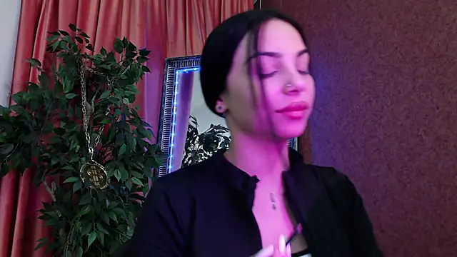 MissJuliax online show from November 25, 2025, 7:08 am