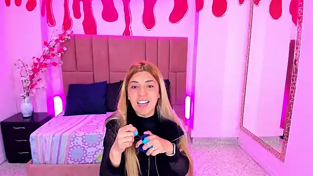 EvaaLovia1 online show from March 4, 2025, 1:17 pm