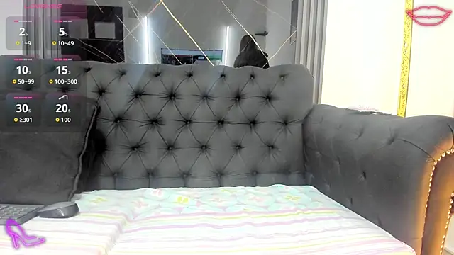 EvaaLovia1 online show from September 18, 2025, 1:35 pm