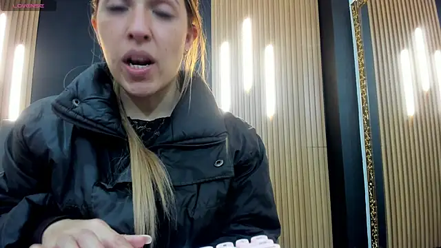 EvaaLovia1 online show from April 3, 2026, 3:48 am