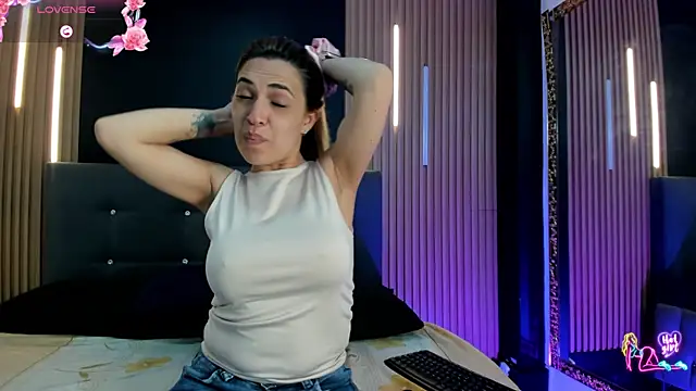 EvaaLovia1 online show from June 19, 2026, 1:37 pm