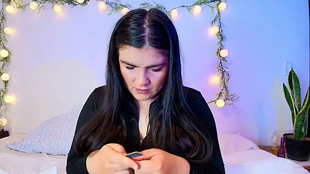 Amara vega online show from April 9, 2026, 7:47 am