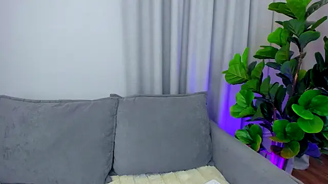 sexyangeloux online show from September 17, 2025, 9:05 pm