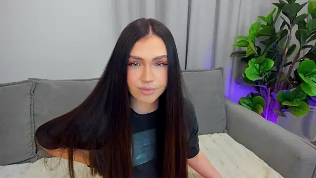 sexyangeloux online show from April 17, 2026, 8:45 pm