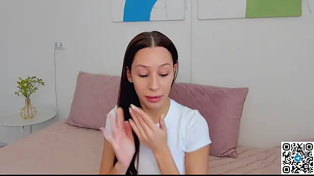 SelenaRousey online show from April 3, 2026, 8:12 am