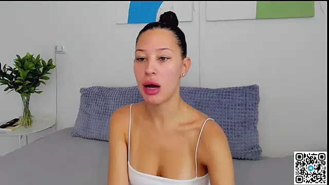SelenaRousey online show from July 12, 2026, 7:21 am