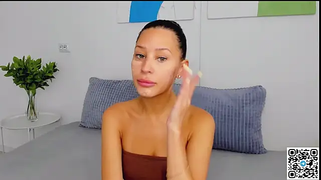 SelenaRousey online show from August 2, 2026, 7:07 am
