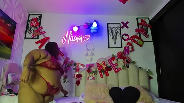 Snapshot of NaomiAsha chatting on February 14, 2025, 8:15 pm NaomiAsha online show from February 14, 2025, 8:15 pm