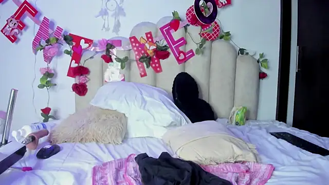 Snapshot of NaomiAsha chatting on February 15, 2025, 2:26 am NaomiAsha online show from February 15, 2025, 2:26 am